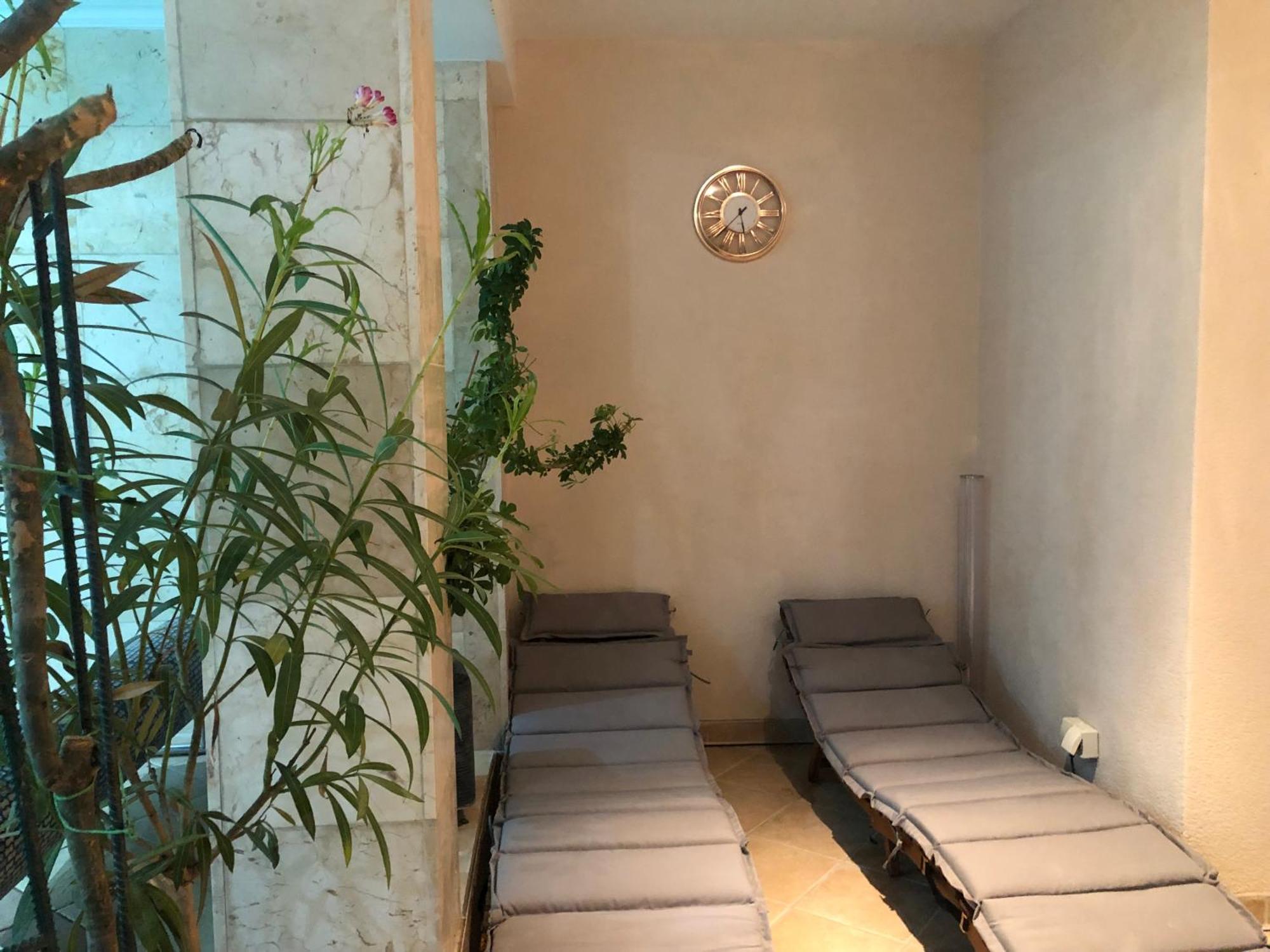 Meduza Wellness Spa S Ubytovanim Hlohovec Exterior photo