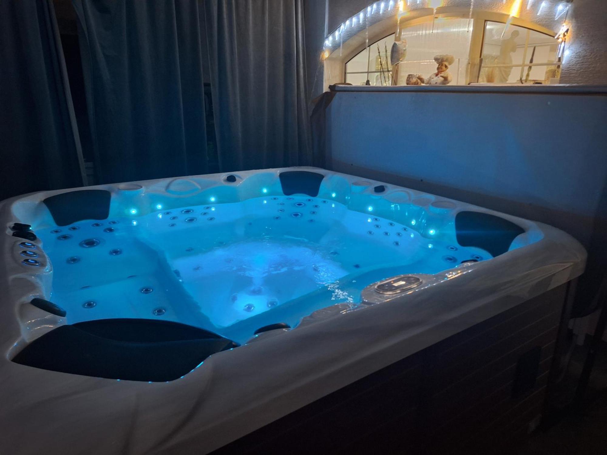 Meduza Wellness Spa S Ubytovanim Hlohovec Exterior photo