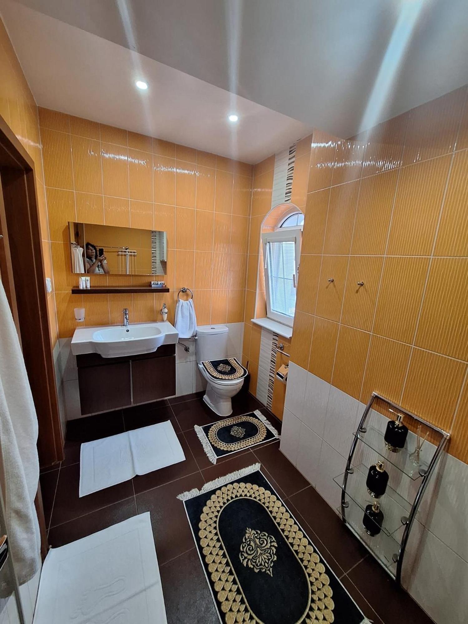 Meduza Wellness Spa S Ubytovanim Hlohovec Exterior photo